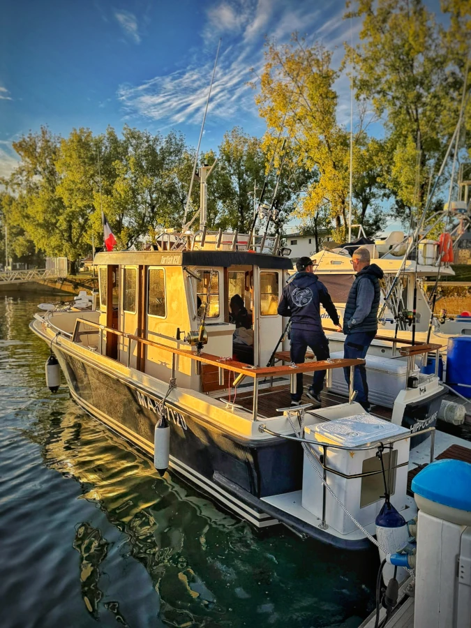 tarfish 820 bleu Tracker guide de pêche en mer au pays basque